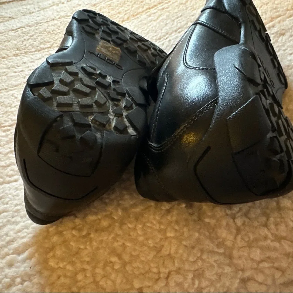 Aldo’s Men’s size 10 slip on dress shoe